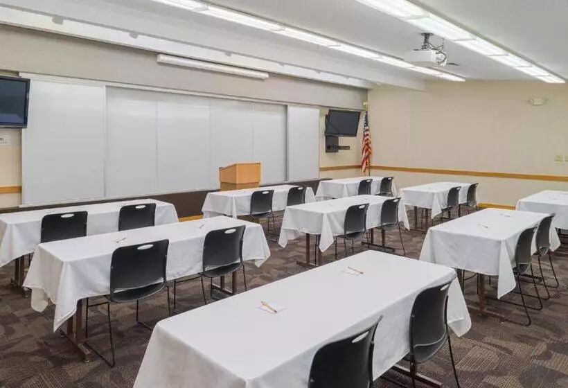 Livinn Hotel Cincinnati North/ Sharonville