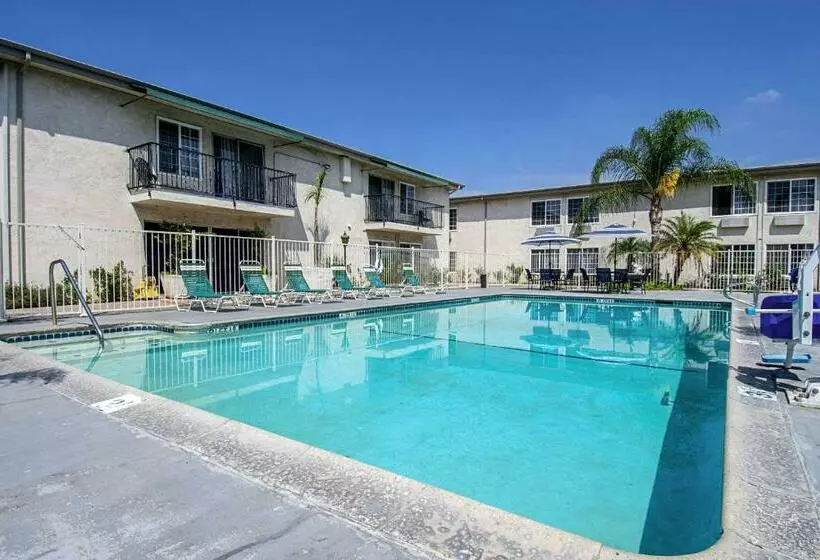 Отель The Berry Inn