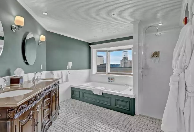 Отель St. James