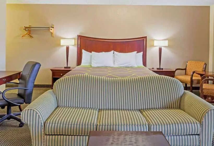 Отель Super 8 By Wyndham Manassas