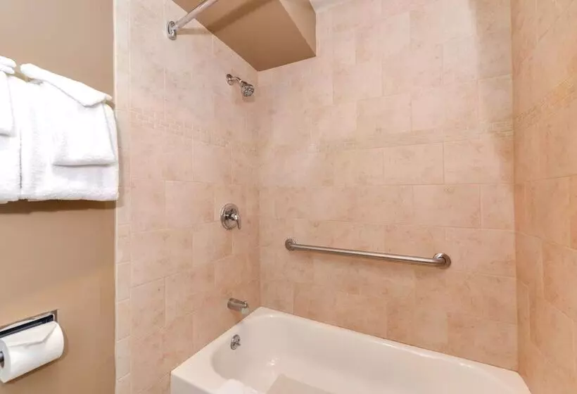 בית מלון כפרי Svendsgaard S Lodge  Americas Best Value Inn & Suites