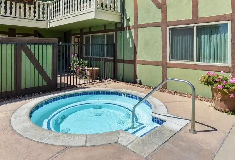 בית מלון כפרי Svendsgaard S Lodge  Americas Best Value Inn & Suites