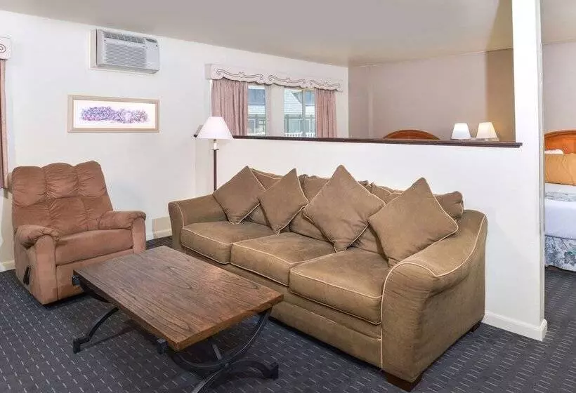 בית מלון כפרי Svendsgaard S Lodge  Americas Best Value Inn & Suites