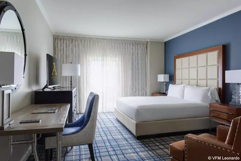 فندق The Adolphus, Autograph Collection