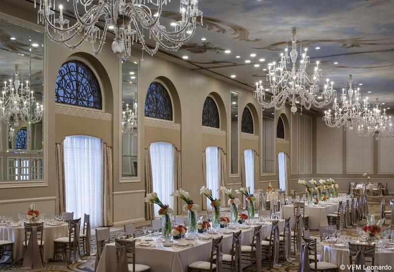 هتل The Adolphus, Autograph Collection