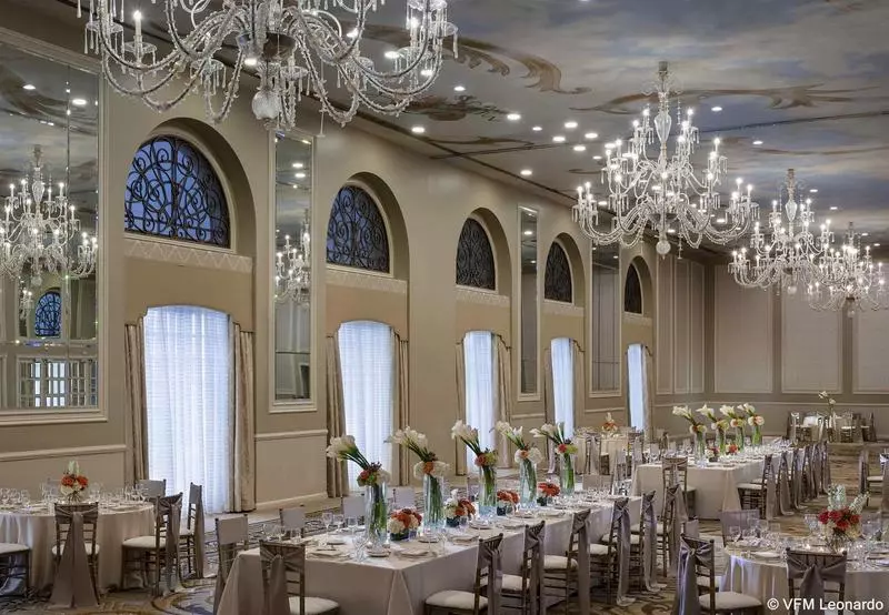 فندق The Adolphus, Autograph Collection