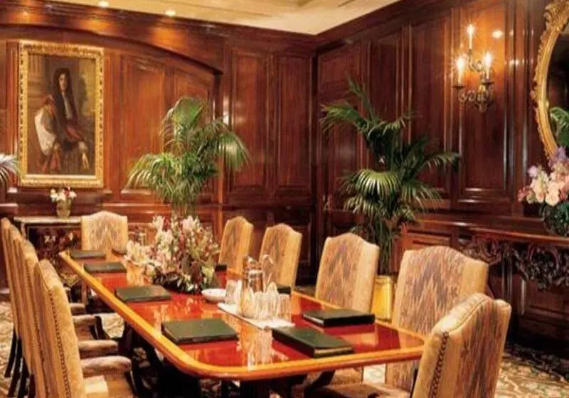 فندق The Adolphus, Autograph Collection