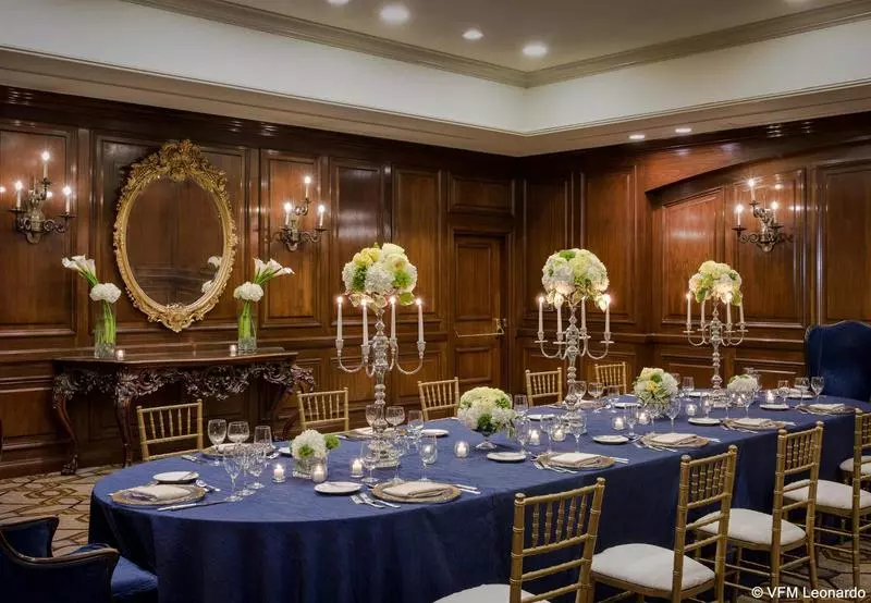 فندق The Adolphus, Autograph Collection