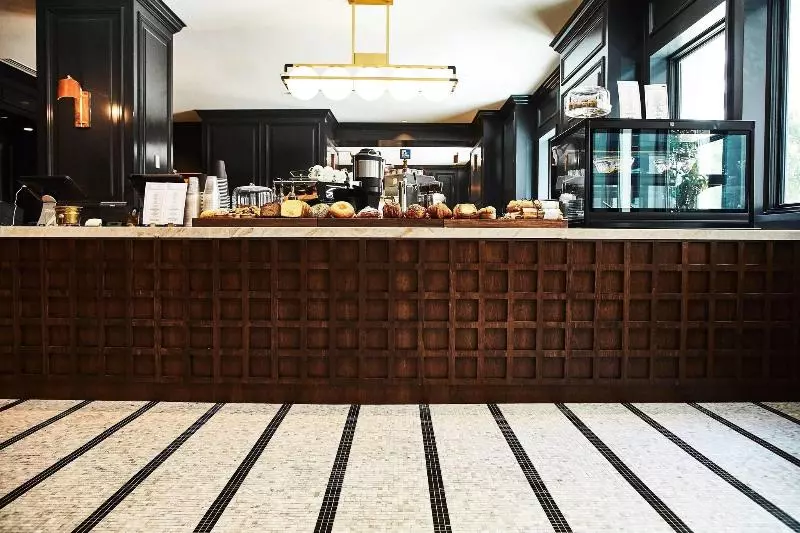 فندق The Adolphus, Autograph Collection