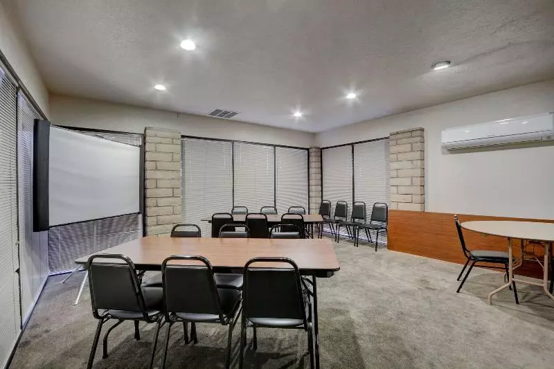 汽车旅馆  Longhorn Boulder Highway