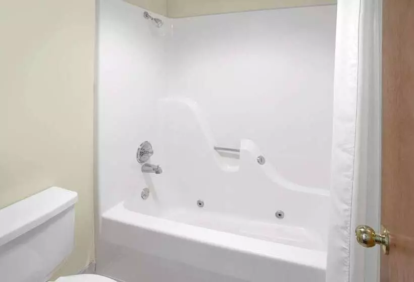 فندق على الطريق Super 8 By Wyndham Clarksville Ar