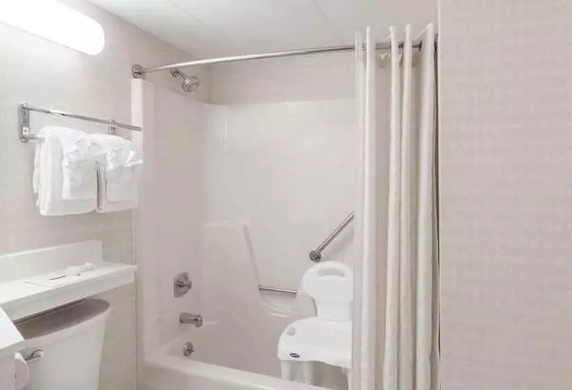 Travelodge Inn & Suites By Wyndham Albany