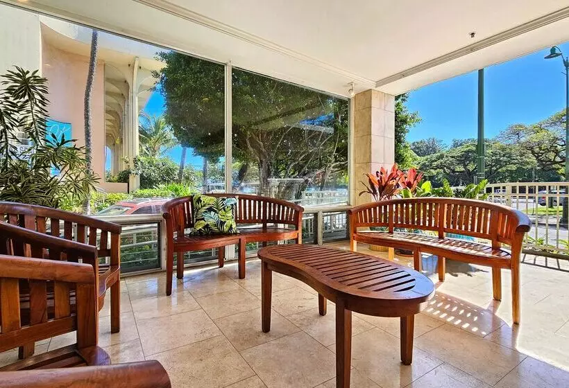 Отель Castle At Waikīkī Grand