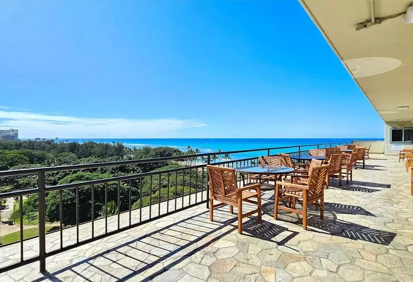 Отель Castle At Waikīkī Grand