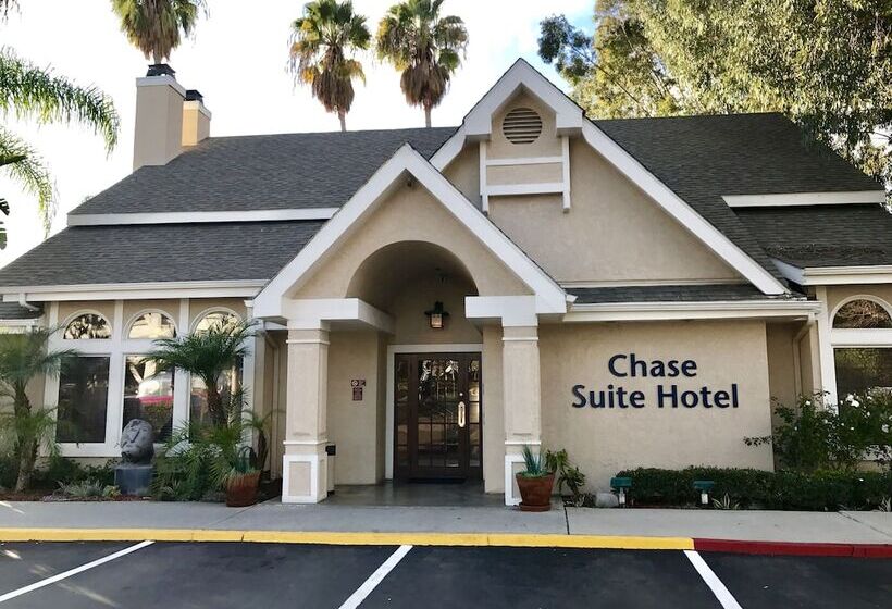 בית מלון כפרי Chase Suites Brea Fullerton North Orange County