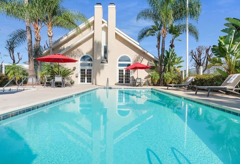 בית מלון כפרי Chase Suites Brea Fullerton North Orange County