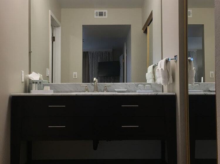 בית מלון כפרי Chase Suites Brea Fullerton North Orange County