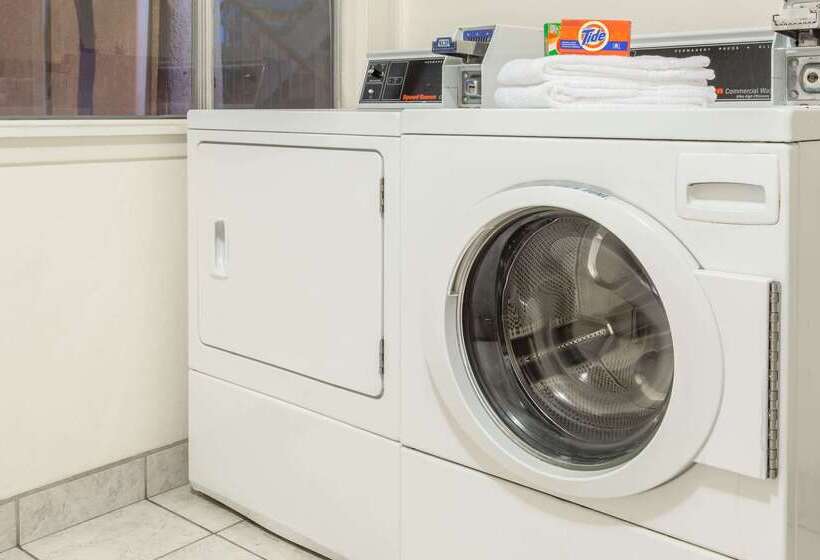 هتل Days Inn By Wyndham Modesto