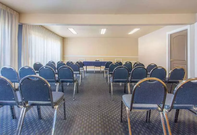 호텔 Days Inn By Wyndham Modesto