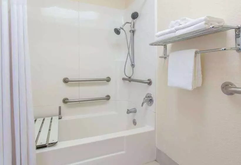 호텔 Days Inn By Wyndham Modesto