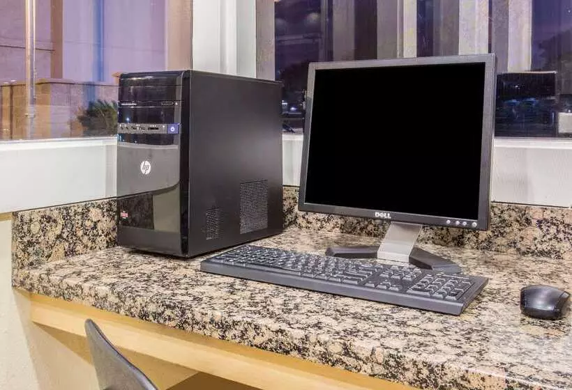 호텔 Days Inn By Wyndham Modesto