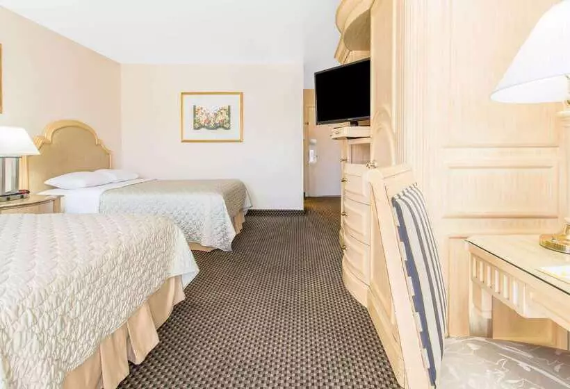 호텔 Days Inn By Wyndham Modesto