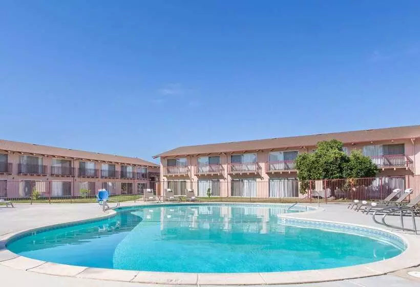 호텔 Days Inn By Wyndham Modesto