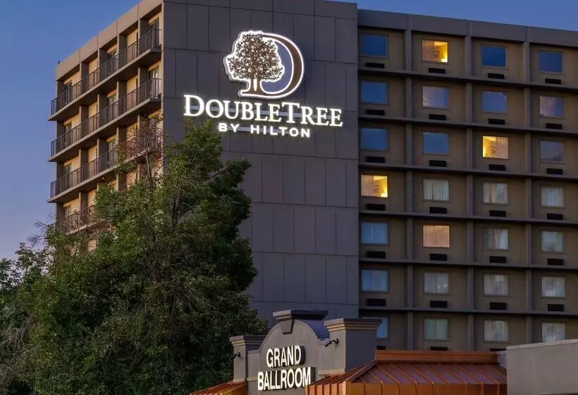 Doubletree By Hilton Hotel Denver