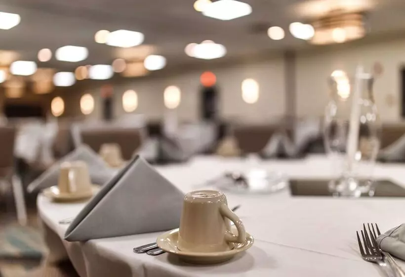 هتل Doubletree By Hilton Neenah