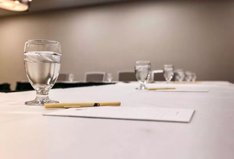 هتل Doubletree By Hilton Neenah