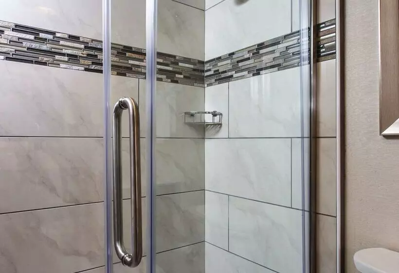 هتل Doubletree By Hilton Neenah