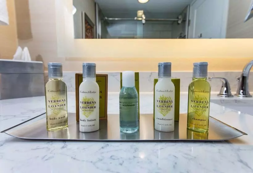 هتل Doubletree By Hilton Neenah