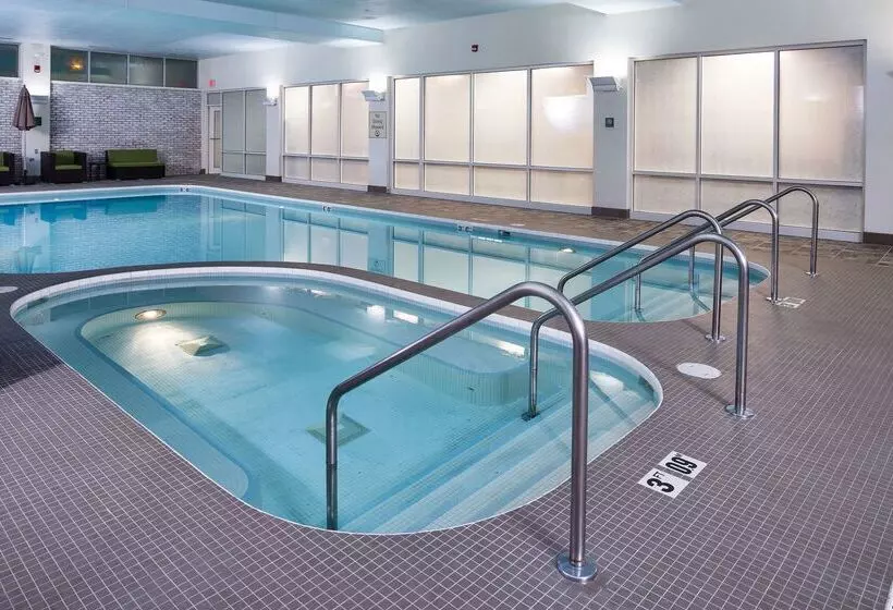 هتل Doubletree By Hilton Neenah