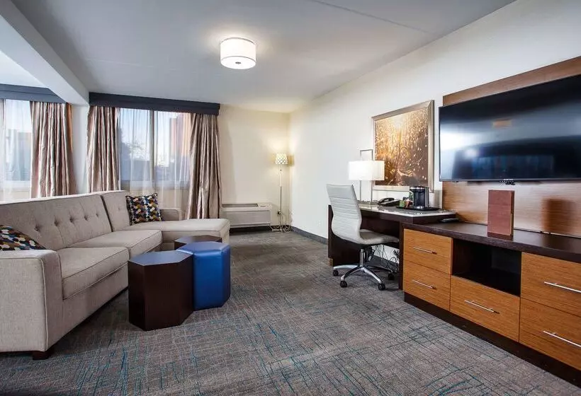 هتل Doubletree By Hilton Neenah