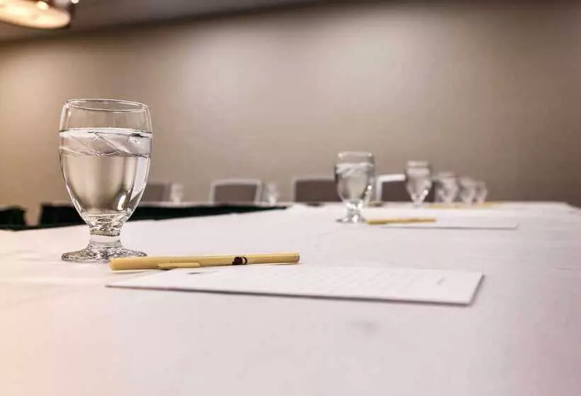 هتل Doubletree By Hilton Neenah