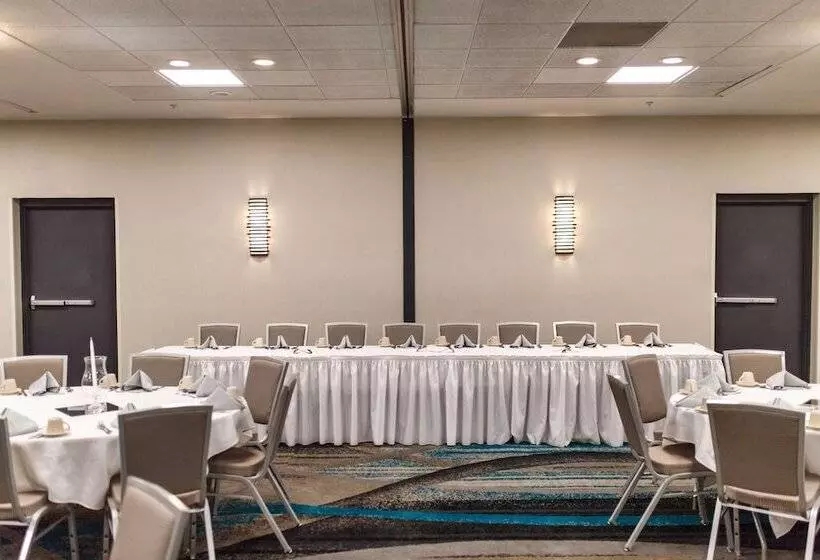 هتل Doubletree By Hilton Neenah