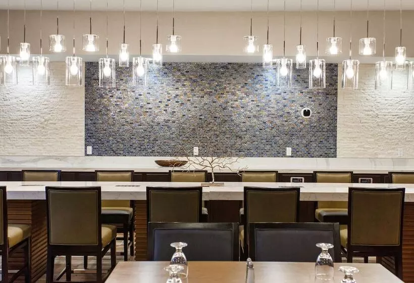 هتل Doubletree By Hilton Neenah