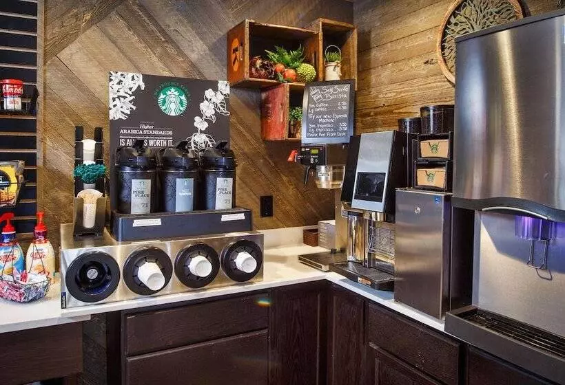 هتل Doubletree By Hilton Neenah