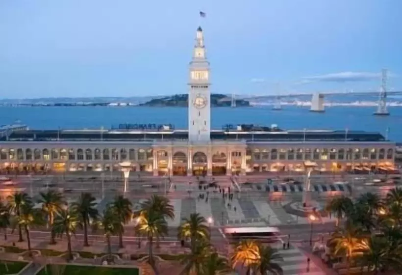 Executive Hotel Vintage Court