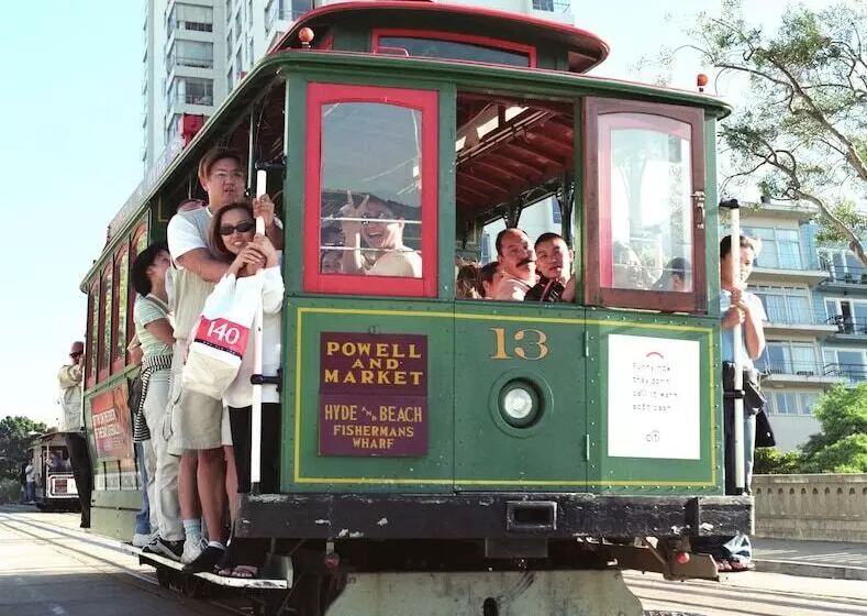 Executive Hotel Vintage Court