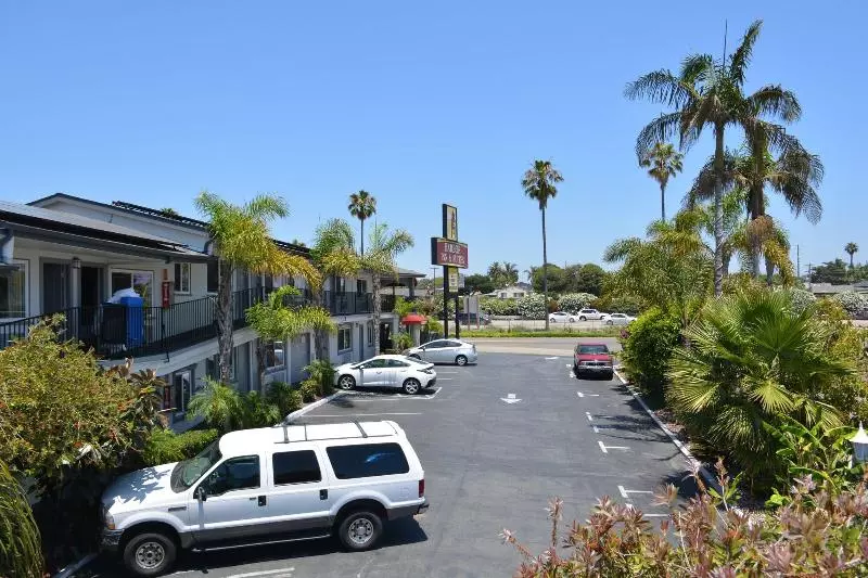 فندق Harbor Inn & Suites Oceanside