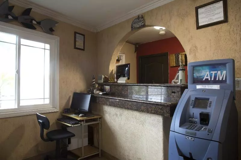 فندق Harbor Inn & Suites Oceanside