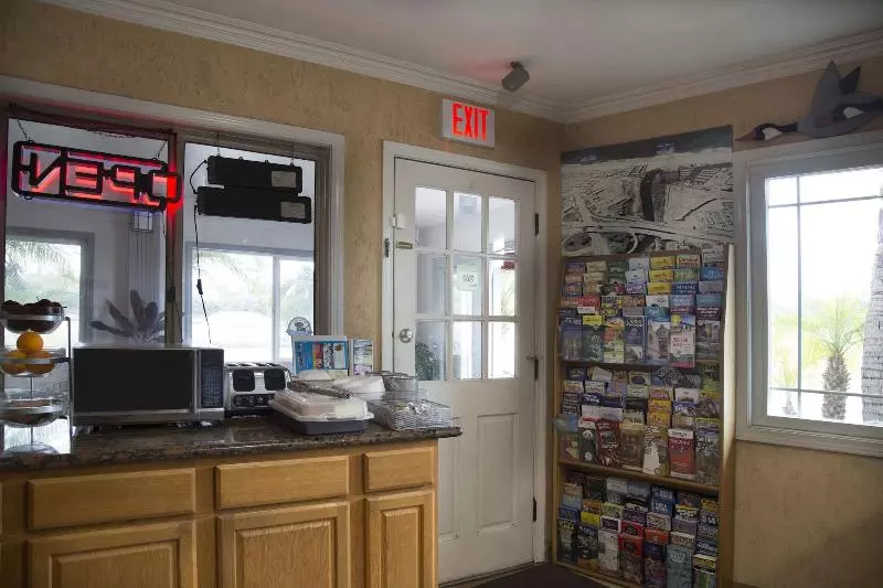 فندق Harbor Inn & Suites Oceanside