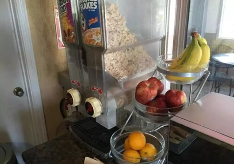 فندق Harbor Inn & Suites Oceanside