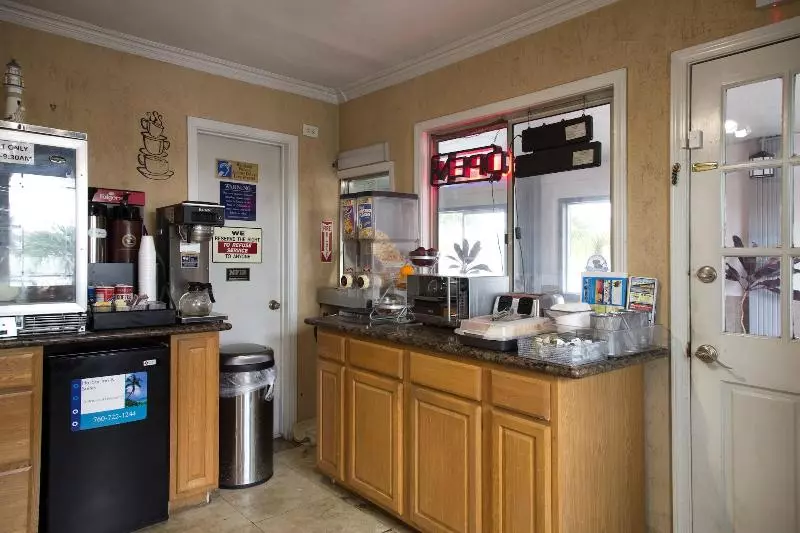 فندق Harbor Inn & Suites Oceanside