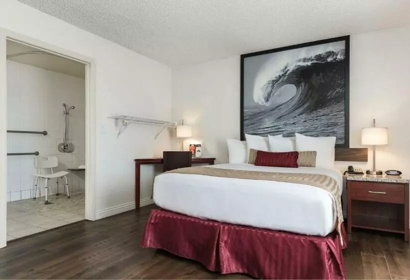 בית מלון כפרי Kings Inn Anaheim At The Park & Convention Center