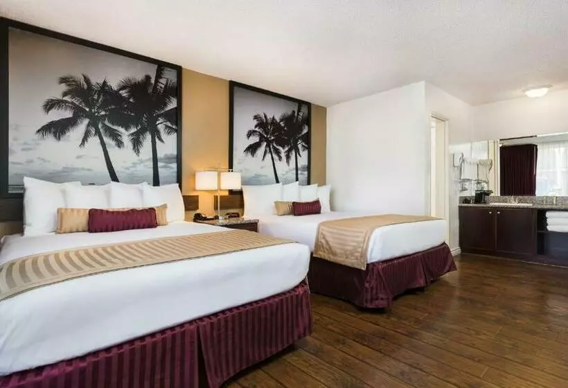 בית מלון כפרי Kings Inn Anaheim At The Park & Convention Center