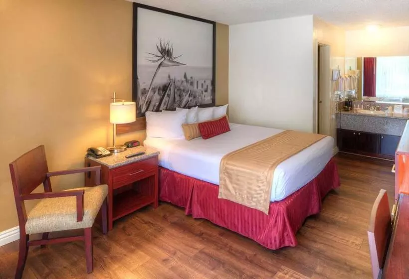 בית מלון כפרי Kings Inn Anaheim At The Park & Convention Center