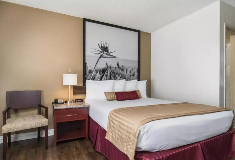 בית מלון כפרי Kings Inn Anaheim At The Park & Convention Center