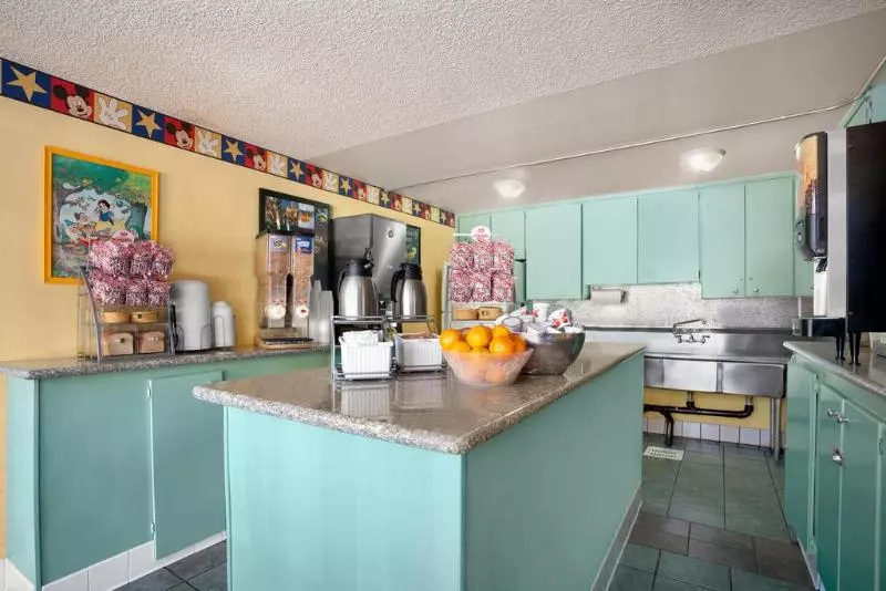 בית מלון כפרי Kings Inn Anaheim At The Park & Convention Center